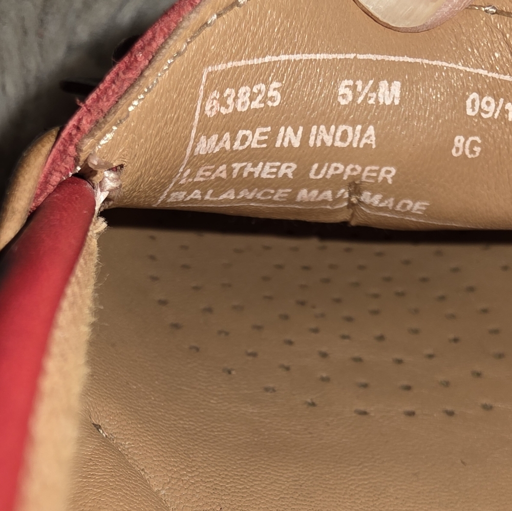 Clarks Artisan Loafers size 5.5 red leather Moccasin Slip On - Picture 7 of 7